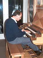 Herbert Baumann an der Klais-Orgel