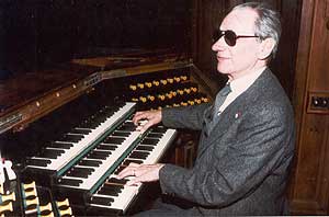 Gaston Litaize an der Orgel zu St. Franois-Xavier in Paris