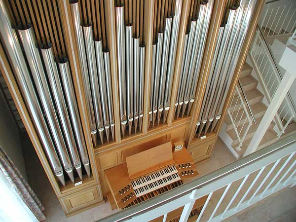 Orgelprospekt mit Treppenaufgang zur Galerie